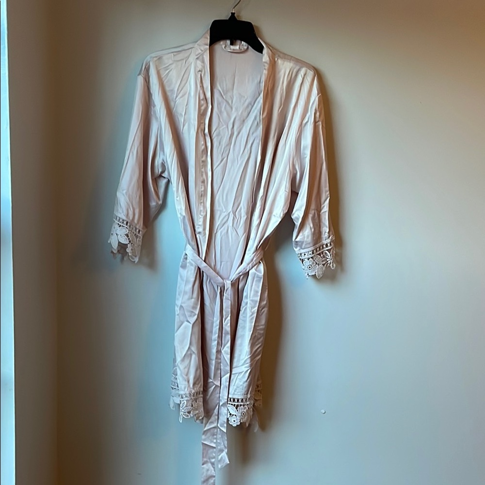 Elegant Lace Trim Robe